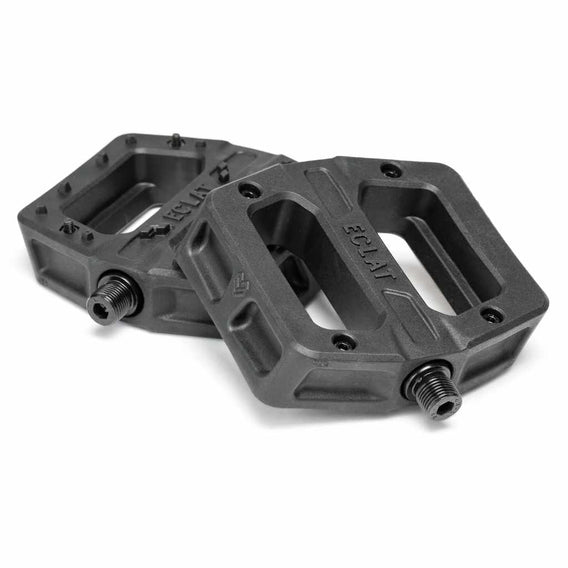 Eclat Juggernaut black pedals on a white background