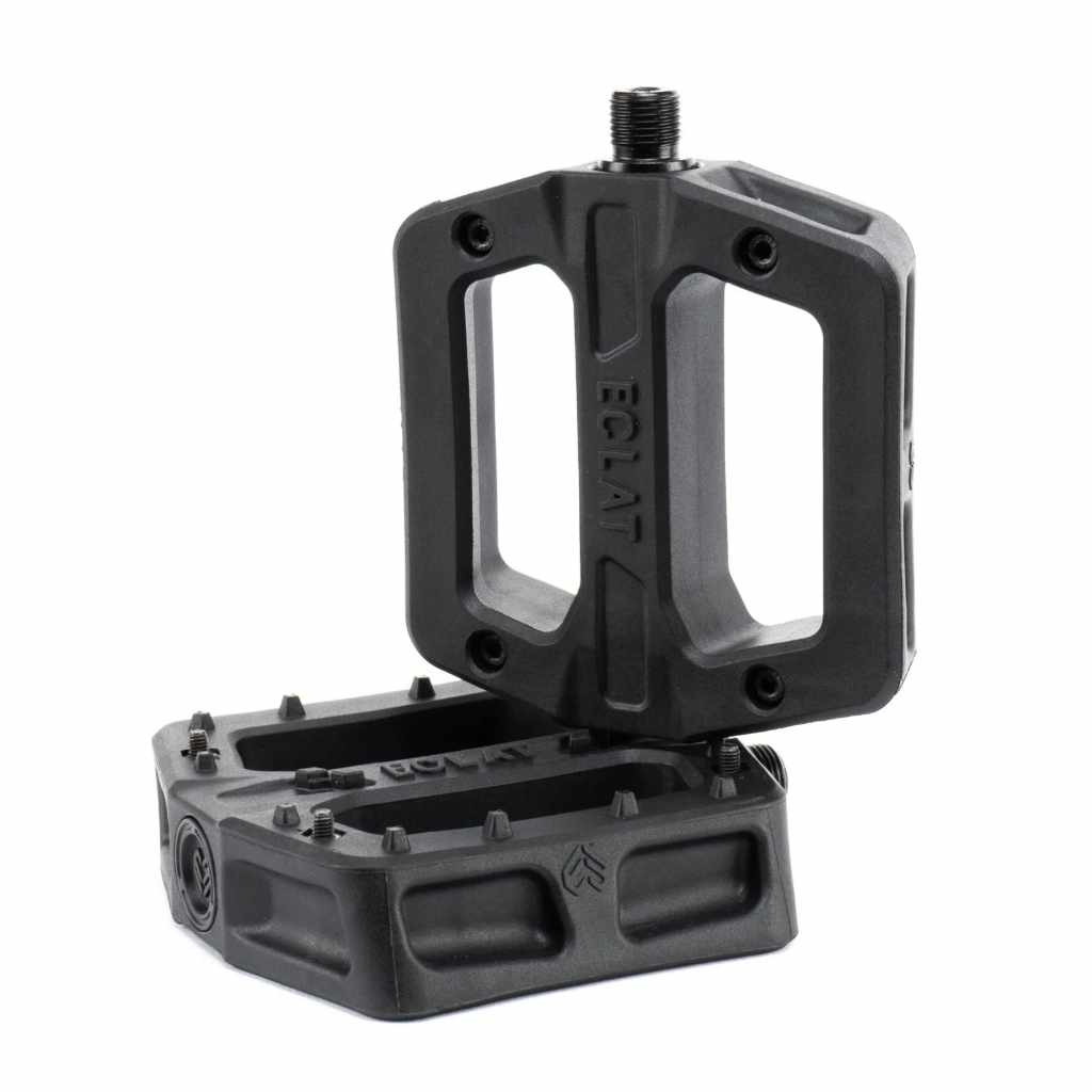 Eclat Juggernaut black pedals on a white background