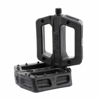 Eclat Juggernaut black pedals on a white background