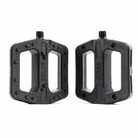 Eclat Juggernaut black pedals on a white background