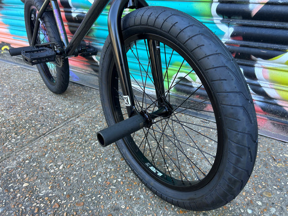 Kink 2027 Setup XL Bike - Iridescent Black - COLLECTION ONLY