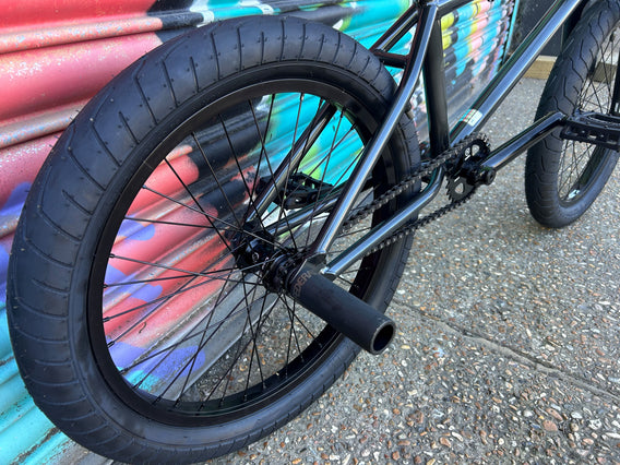 Kink 2027 Setup XL Bike - Iridescent Black - COLLECTION ONLY