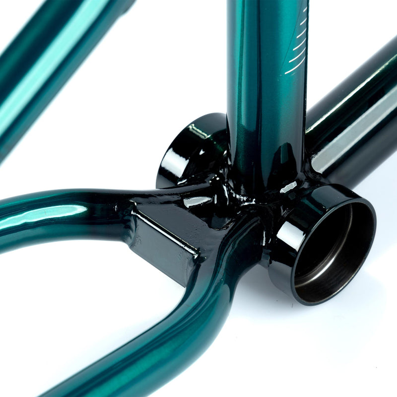 Kink Kinetic Frame - Cayman Blue Jacob Cable signature bottom bracket bridge 