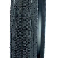 Kink Wake Tyre - Black 2.45" tread detail