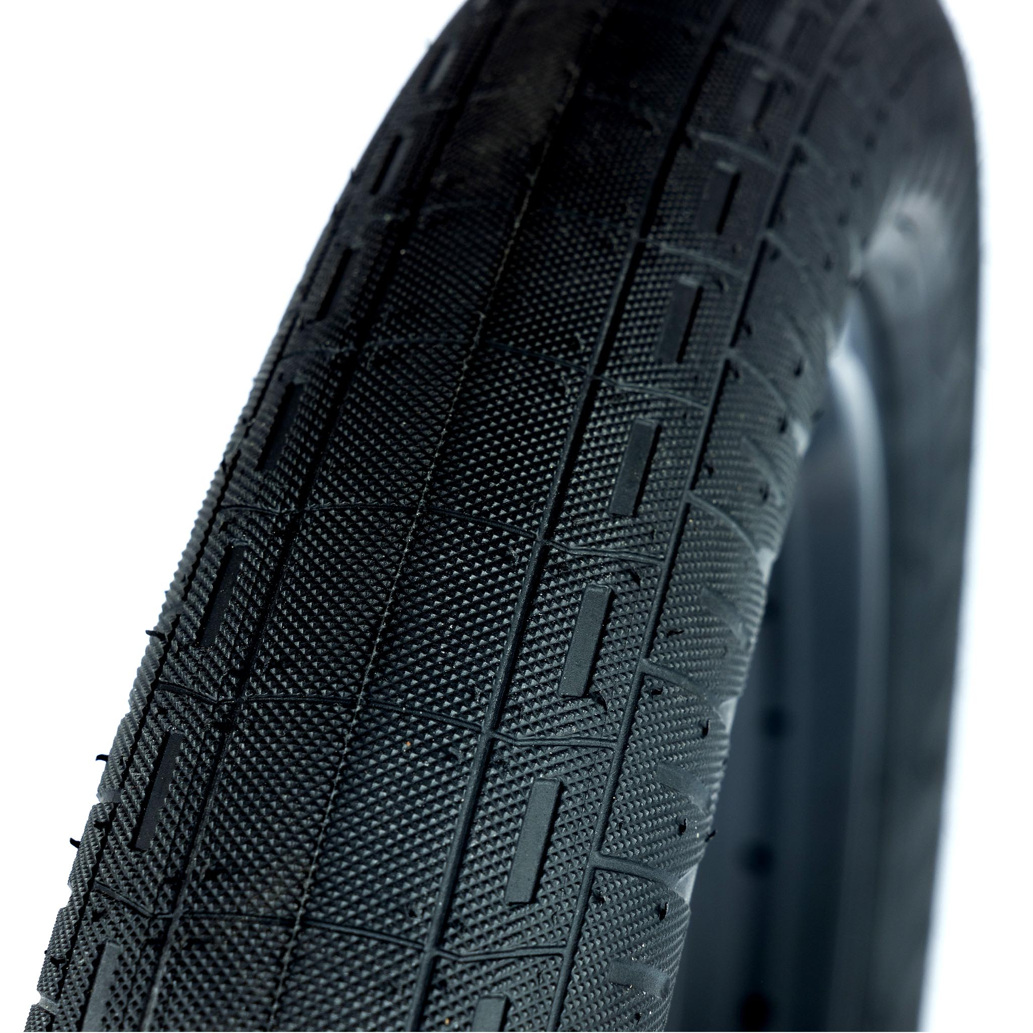Kink Wake Tyre Black 2.45