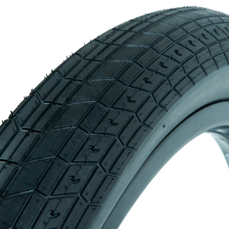 Tall Order Foldable Reilly Park Tyre - Black 2.10" tread super close detail